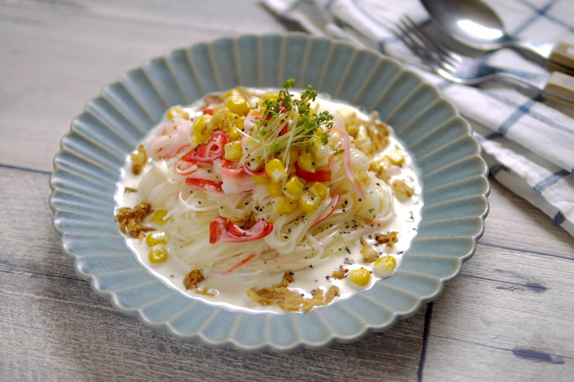 簡単カフェ風♪ カニカマクリームそうめん